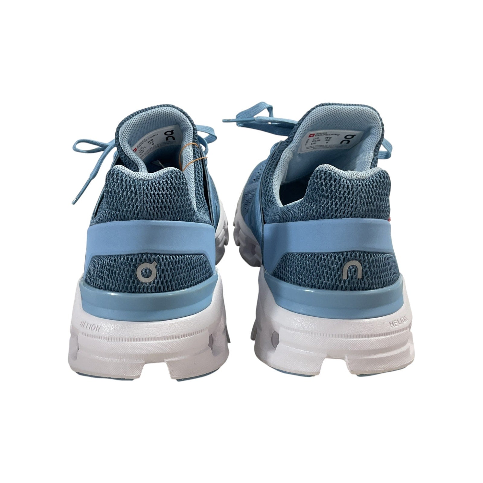 Tenis W8 (On Cloud)