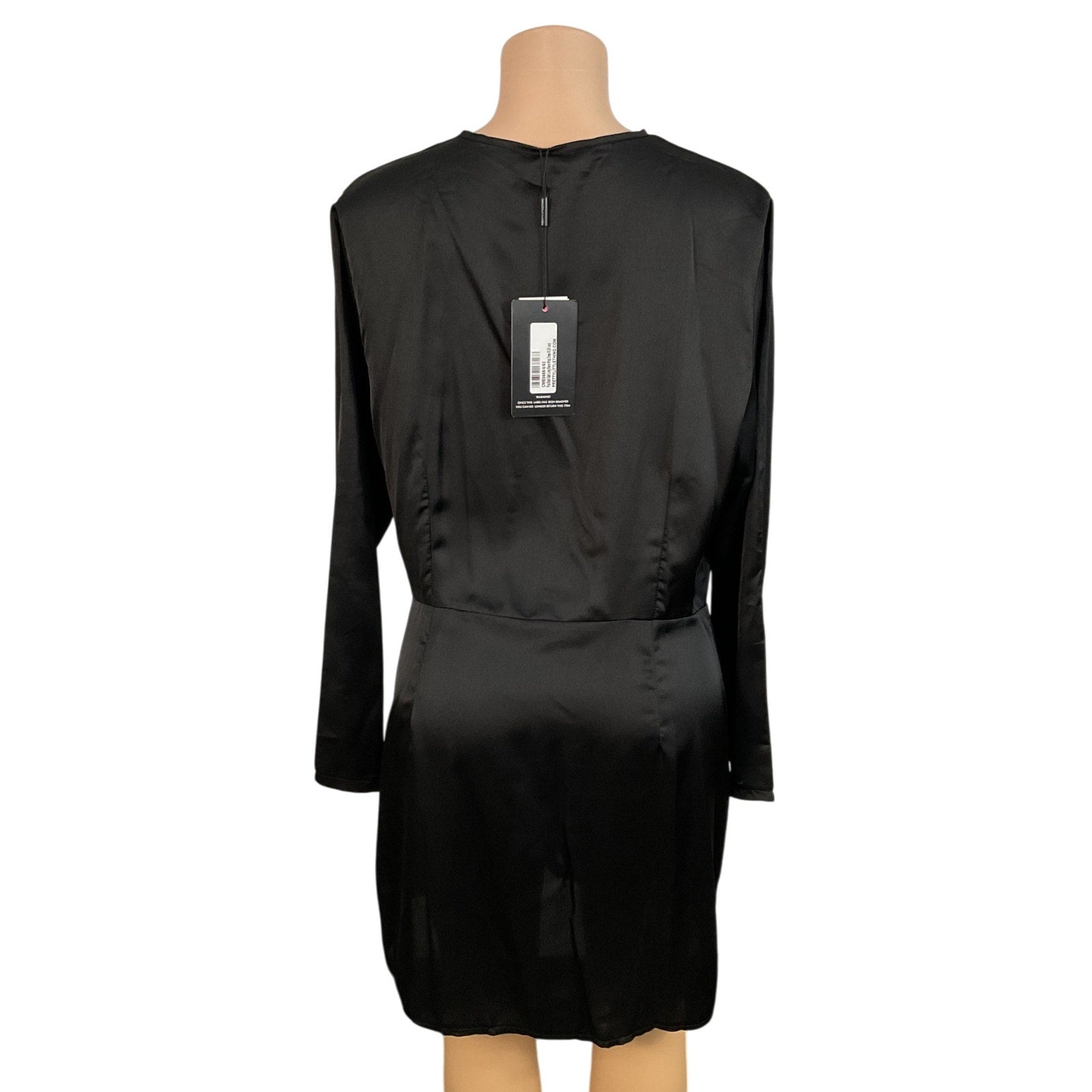 Vestido 14 (PRETTYLITTLETHING)