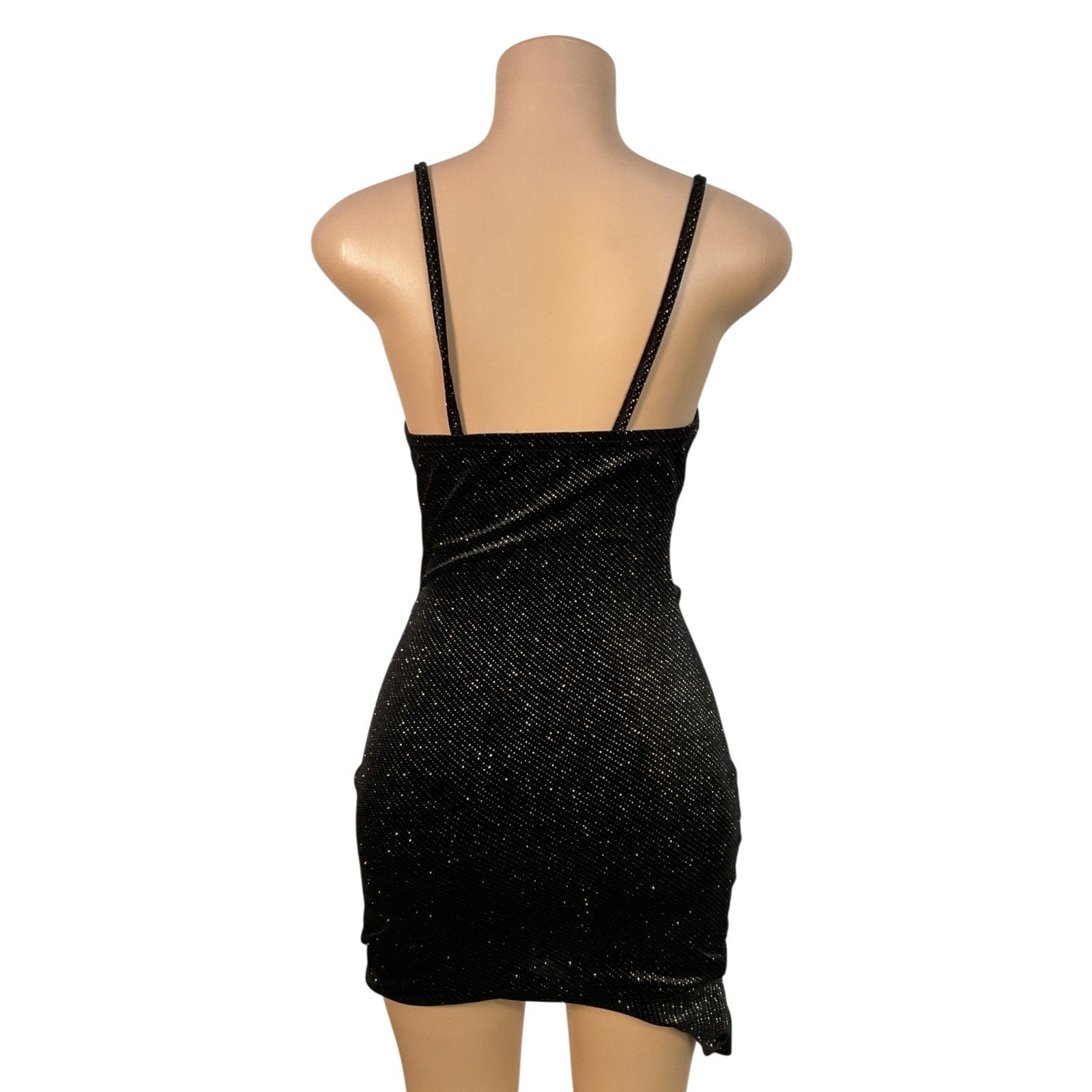 Vestido 2 (PRETTYLITTLETHING)