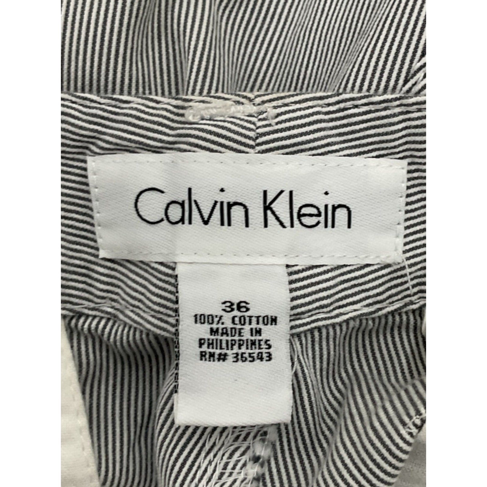 Short 36 (Calvin Klein)