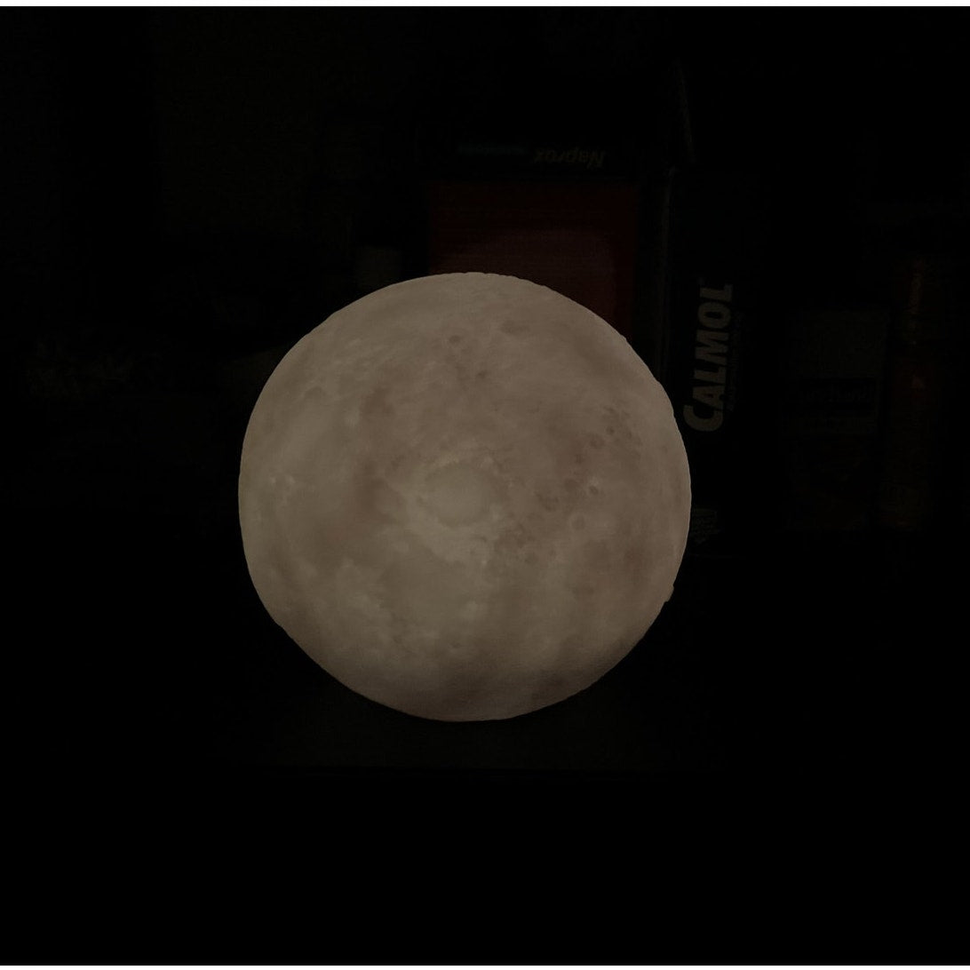 Lámpara LED en forma de Luna (Real Living)