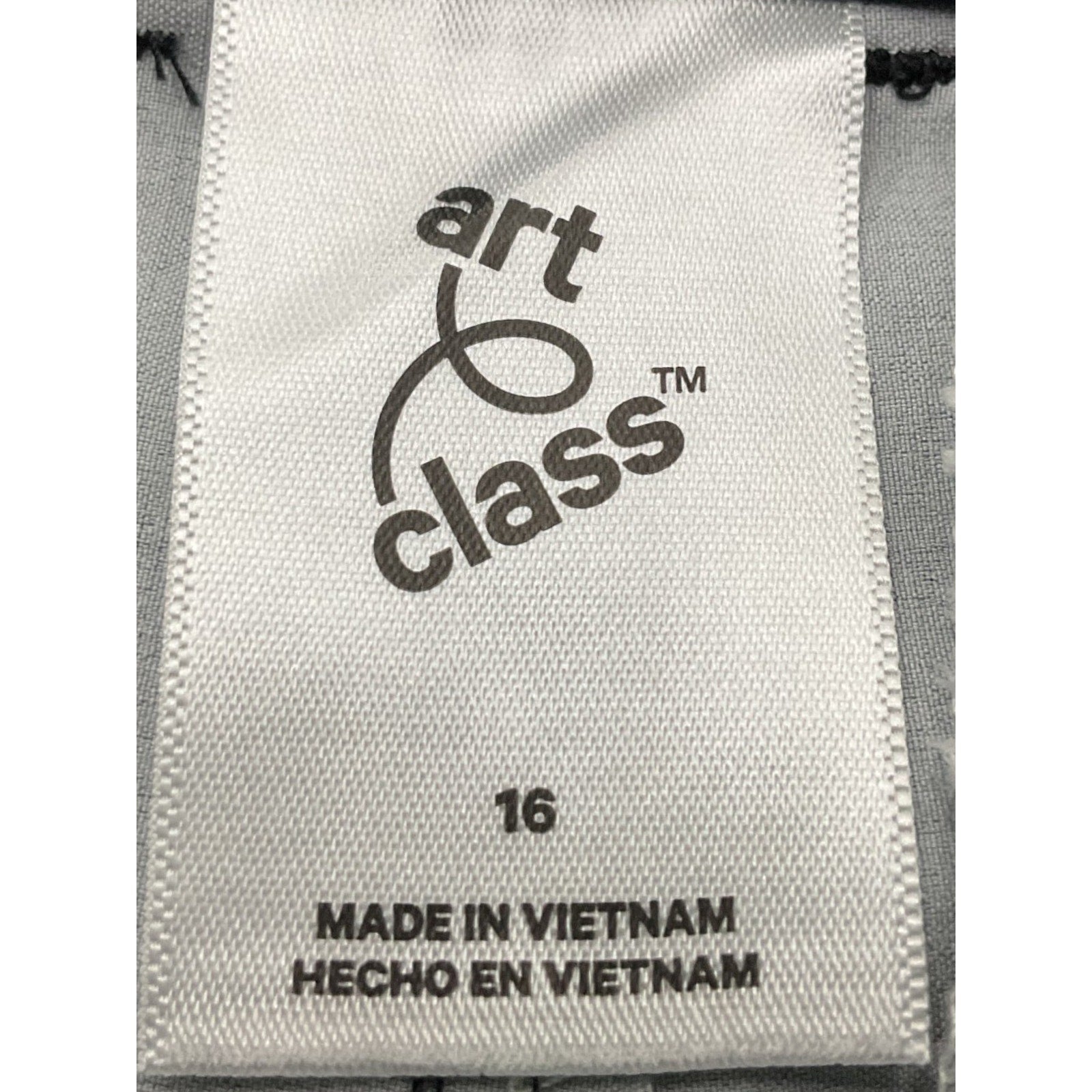 Short Niño 16 (Art Class)