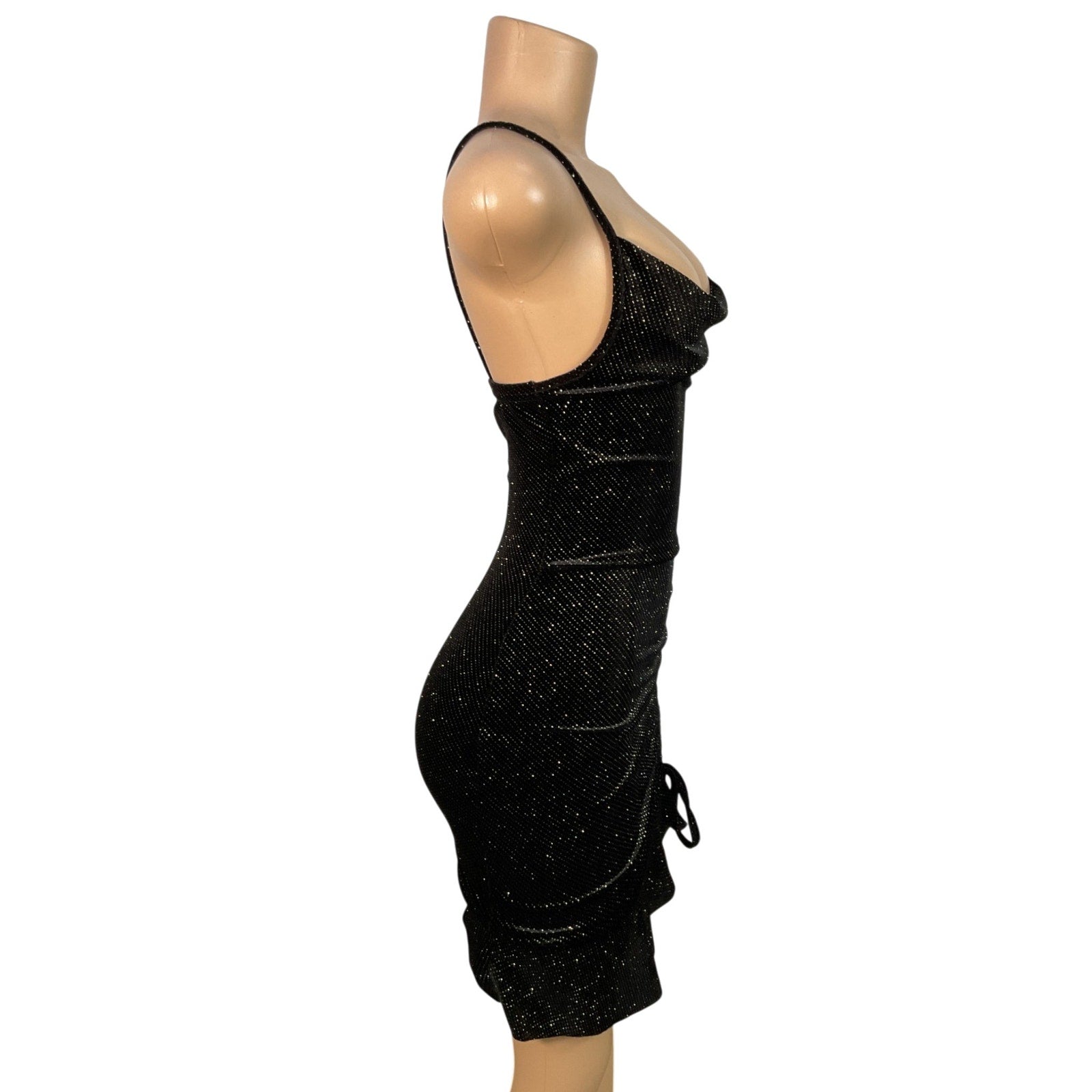 Vestido 2 (PRETTYLITTLETHING)