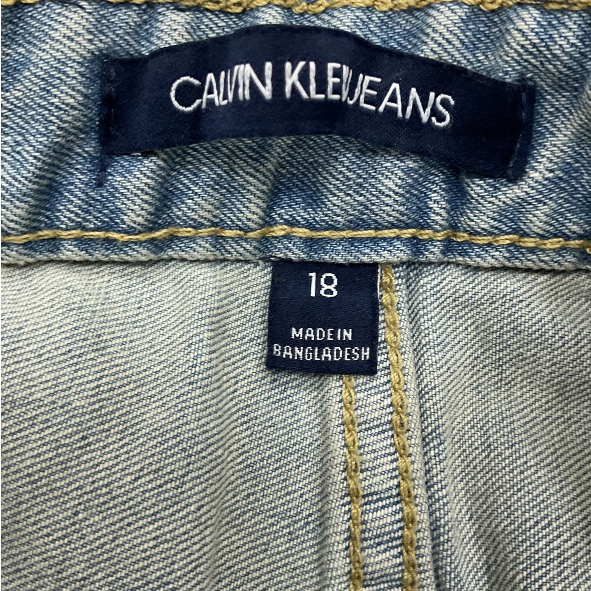 Short niño 18 (Calvin Klein)