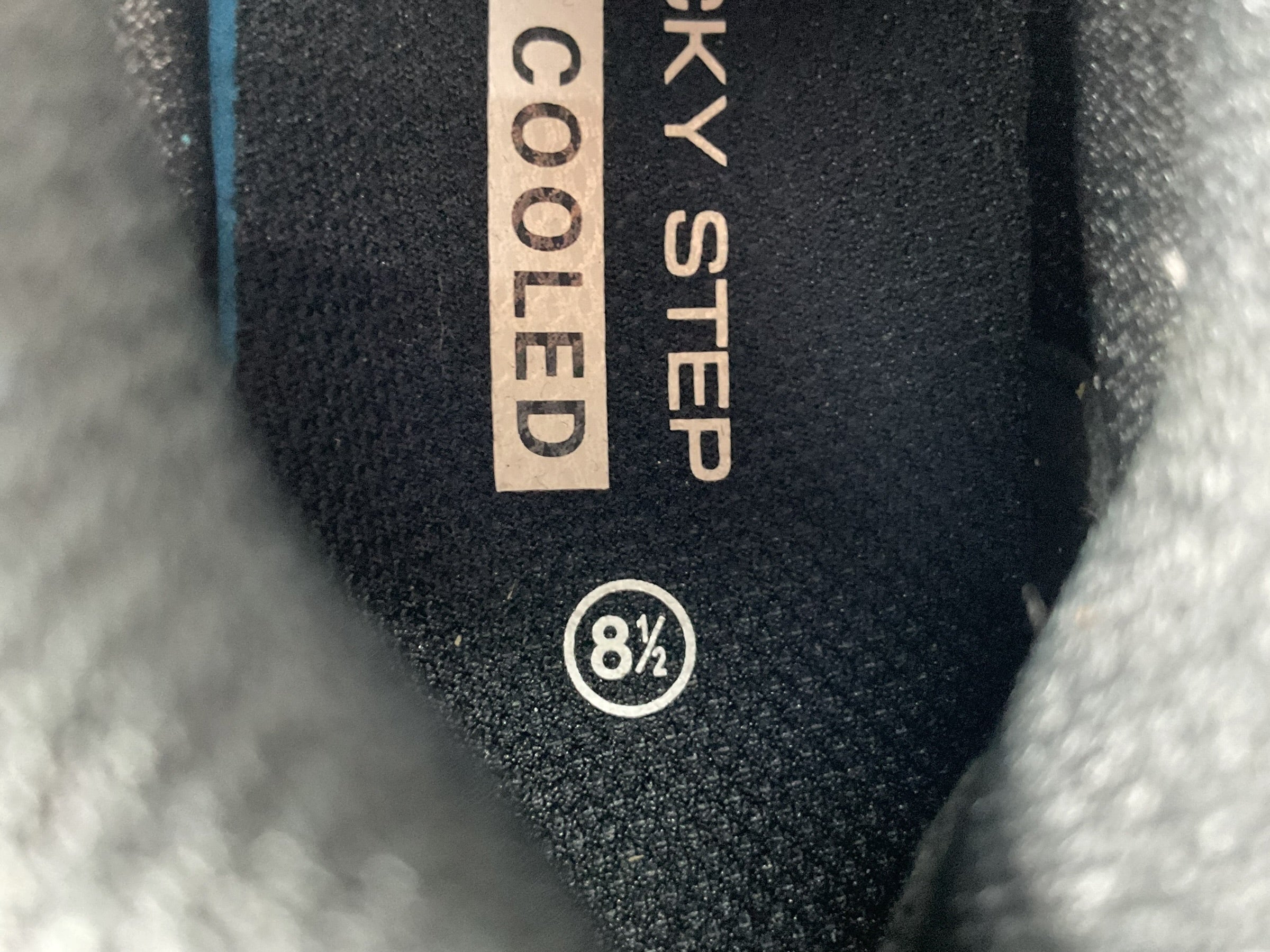 Tenis 8.5