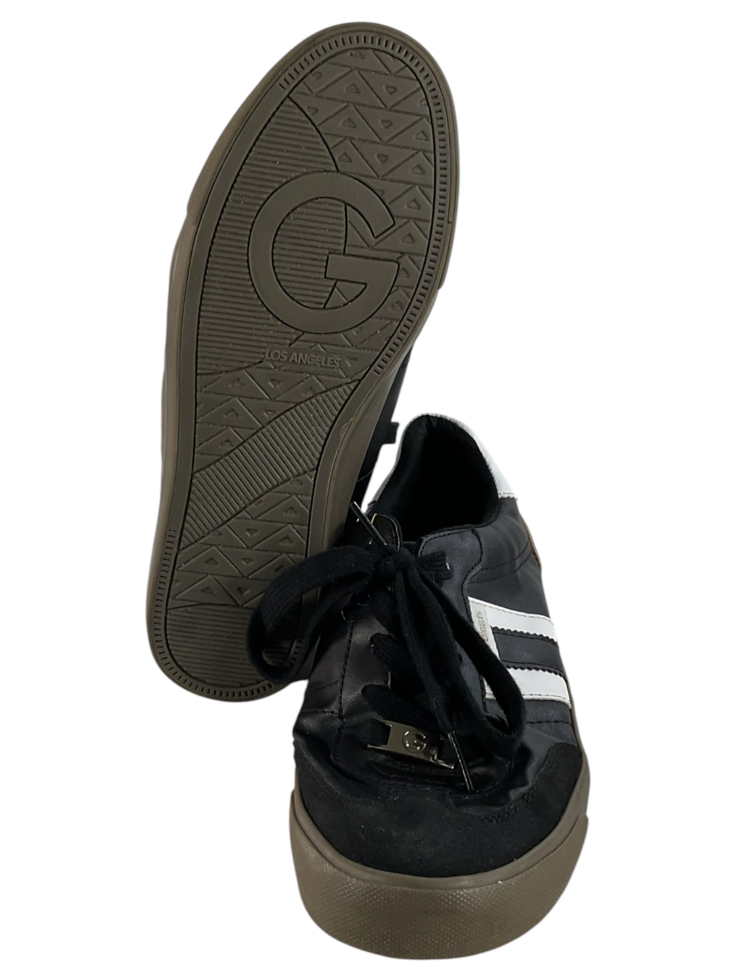 Tenis 8.5