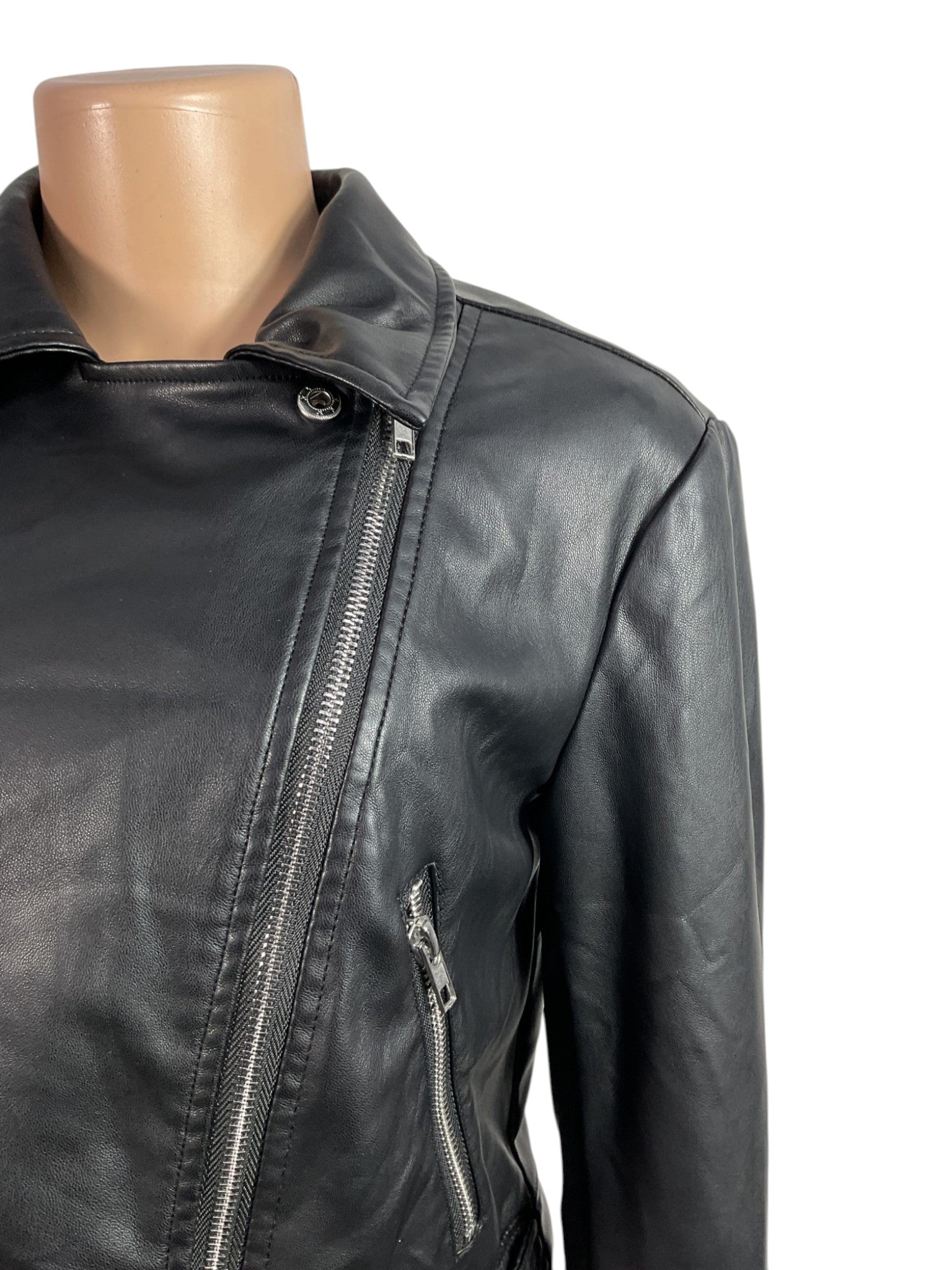 Chaqueta S (Fashion Nova)