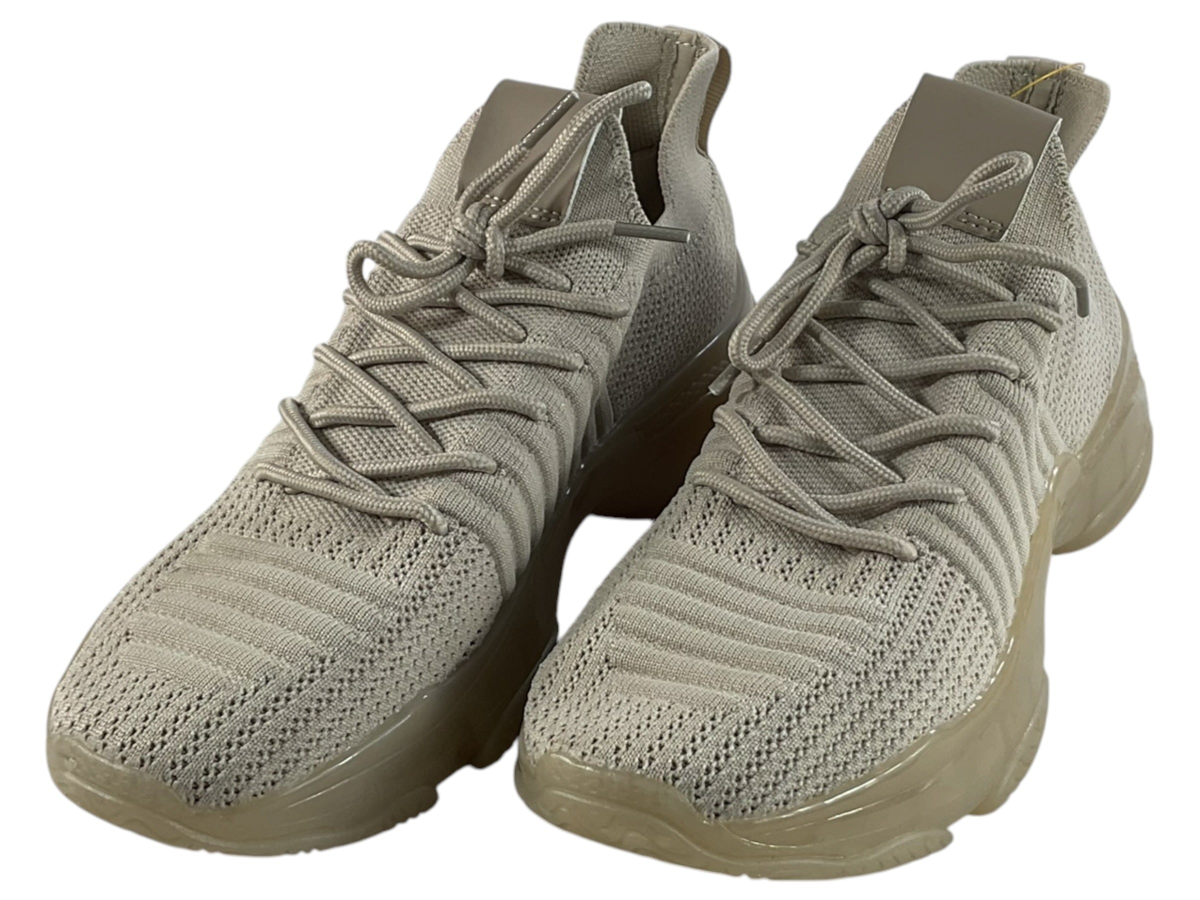Tenis 8.5