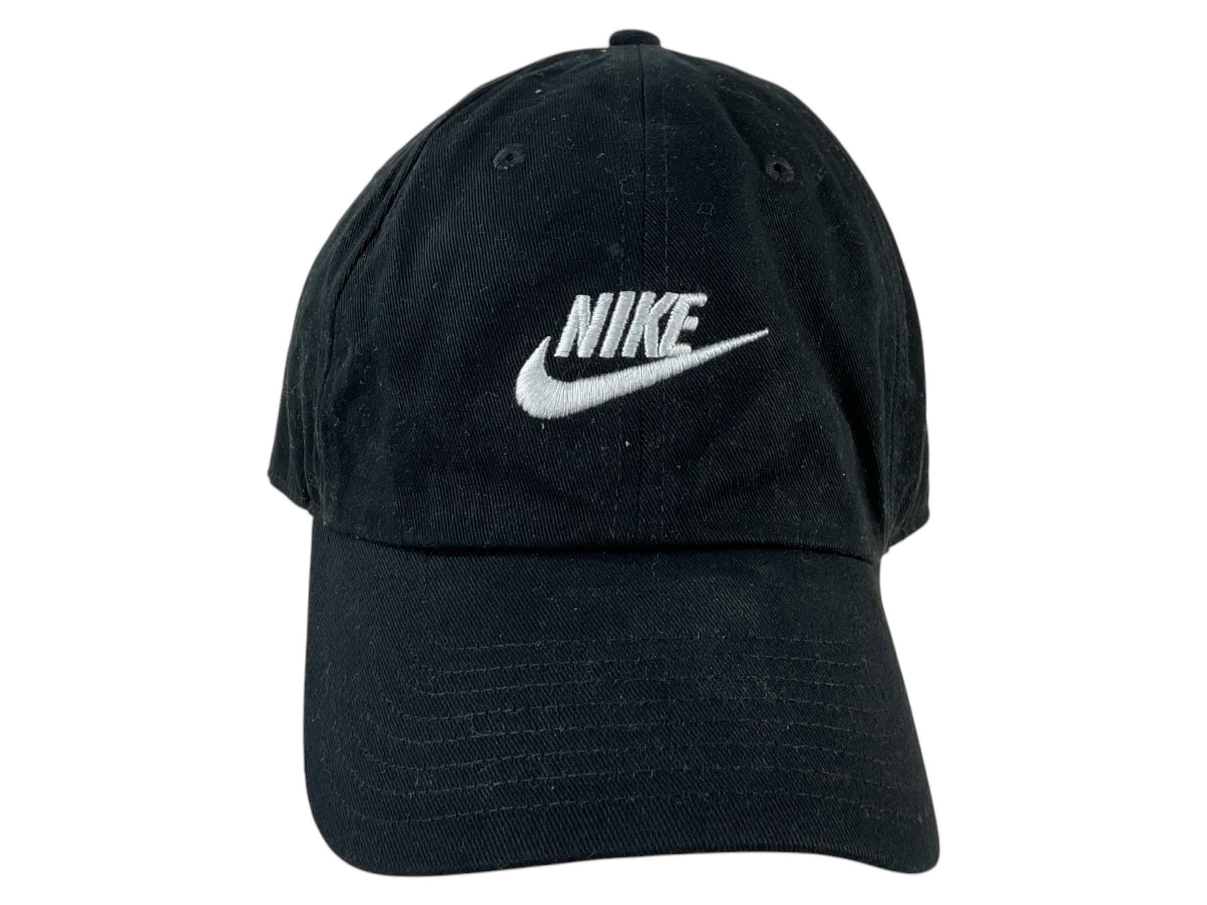 Gorra NIKE negra, vista lateral