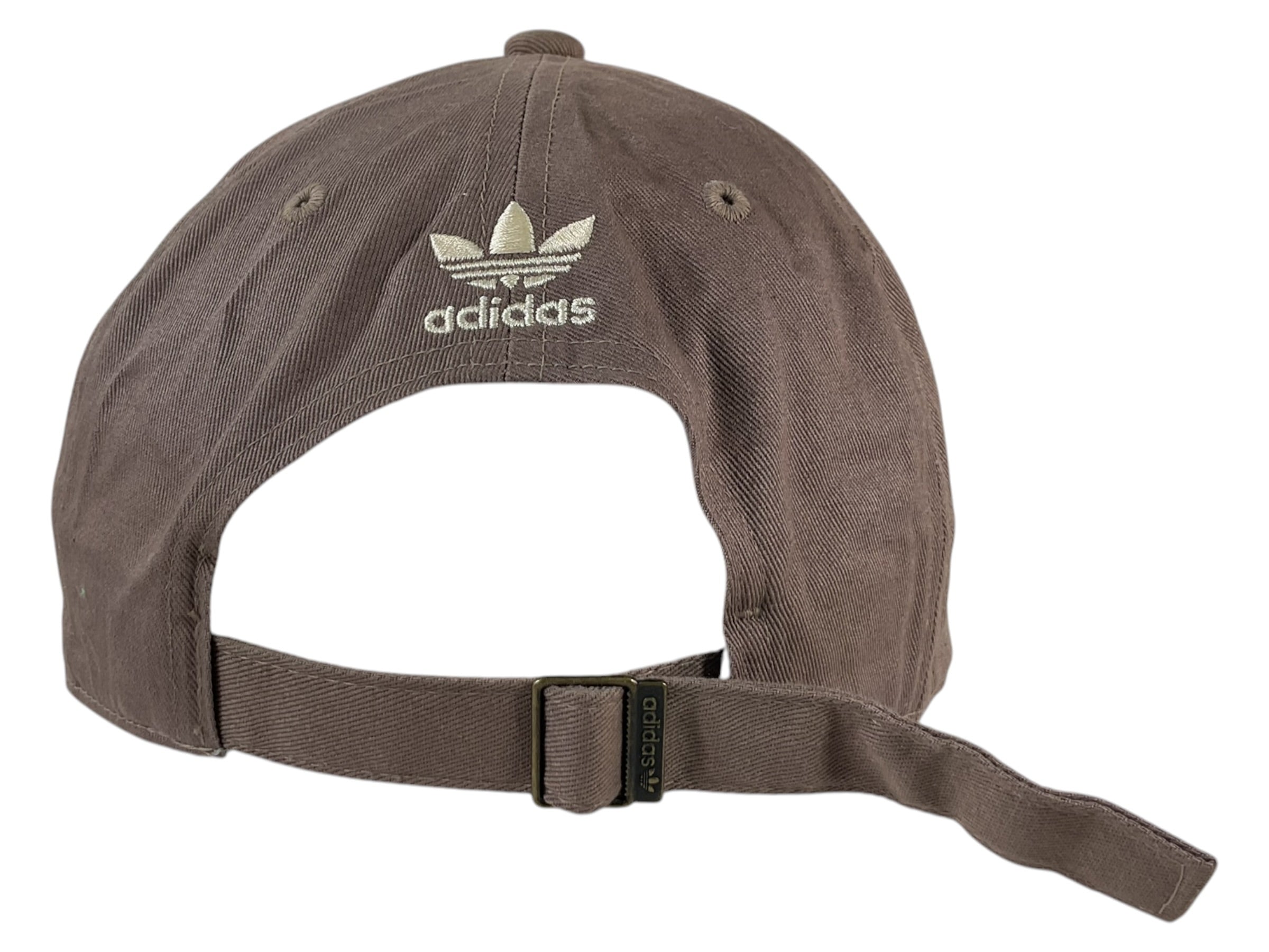 Gorra ADIDAS café, vista posterior con correa ajustable
