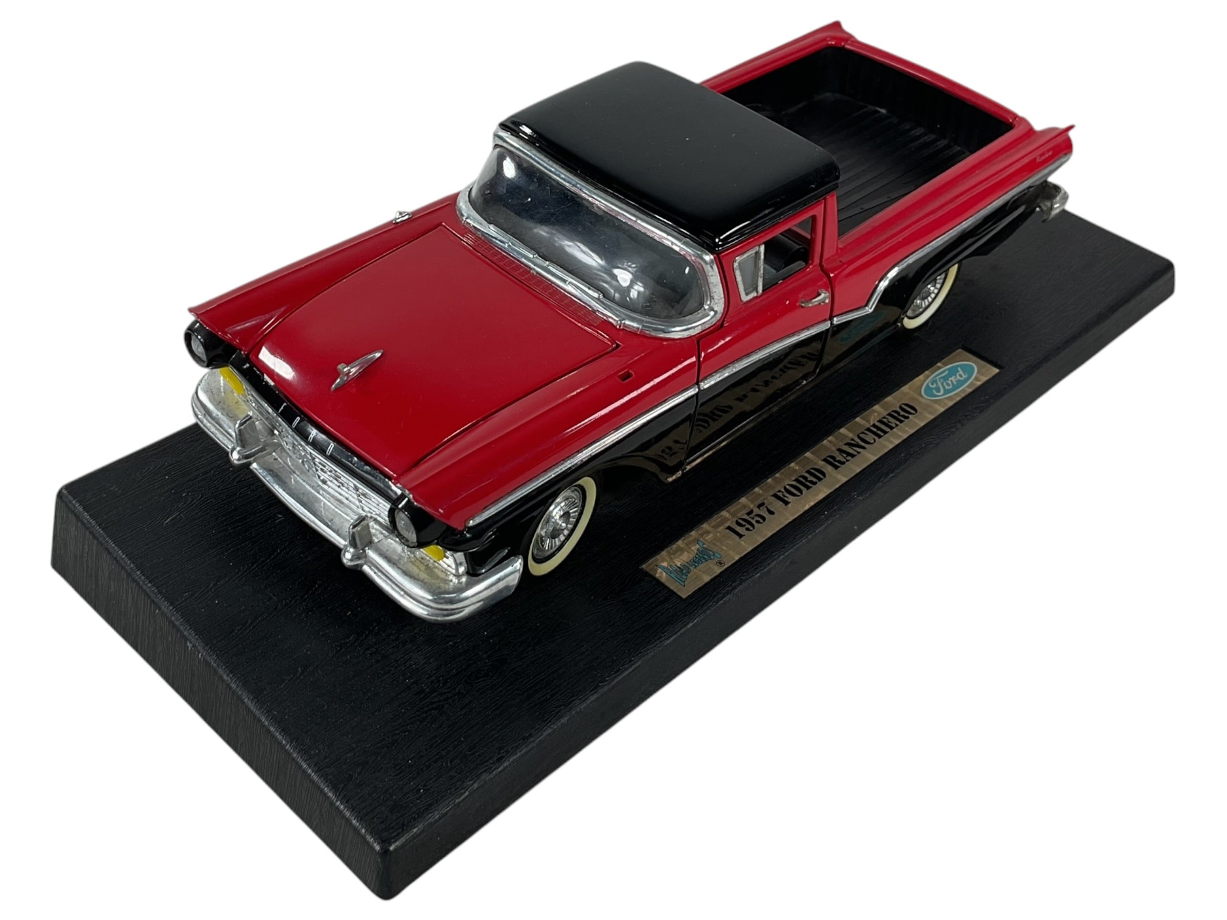Modelo a escala Ford Ranchero 1957 vista trasera