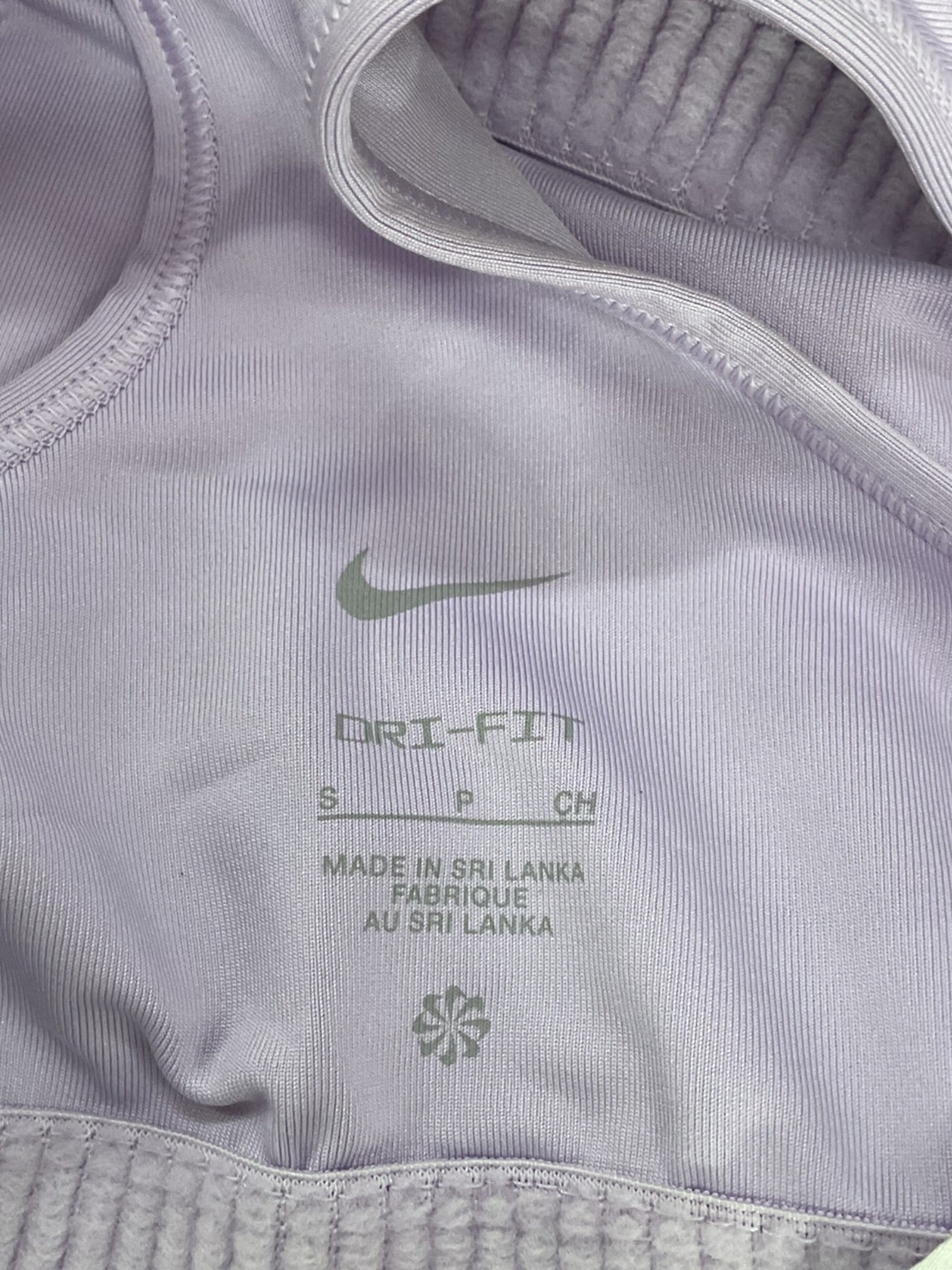 Top deportivo (Nike)