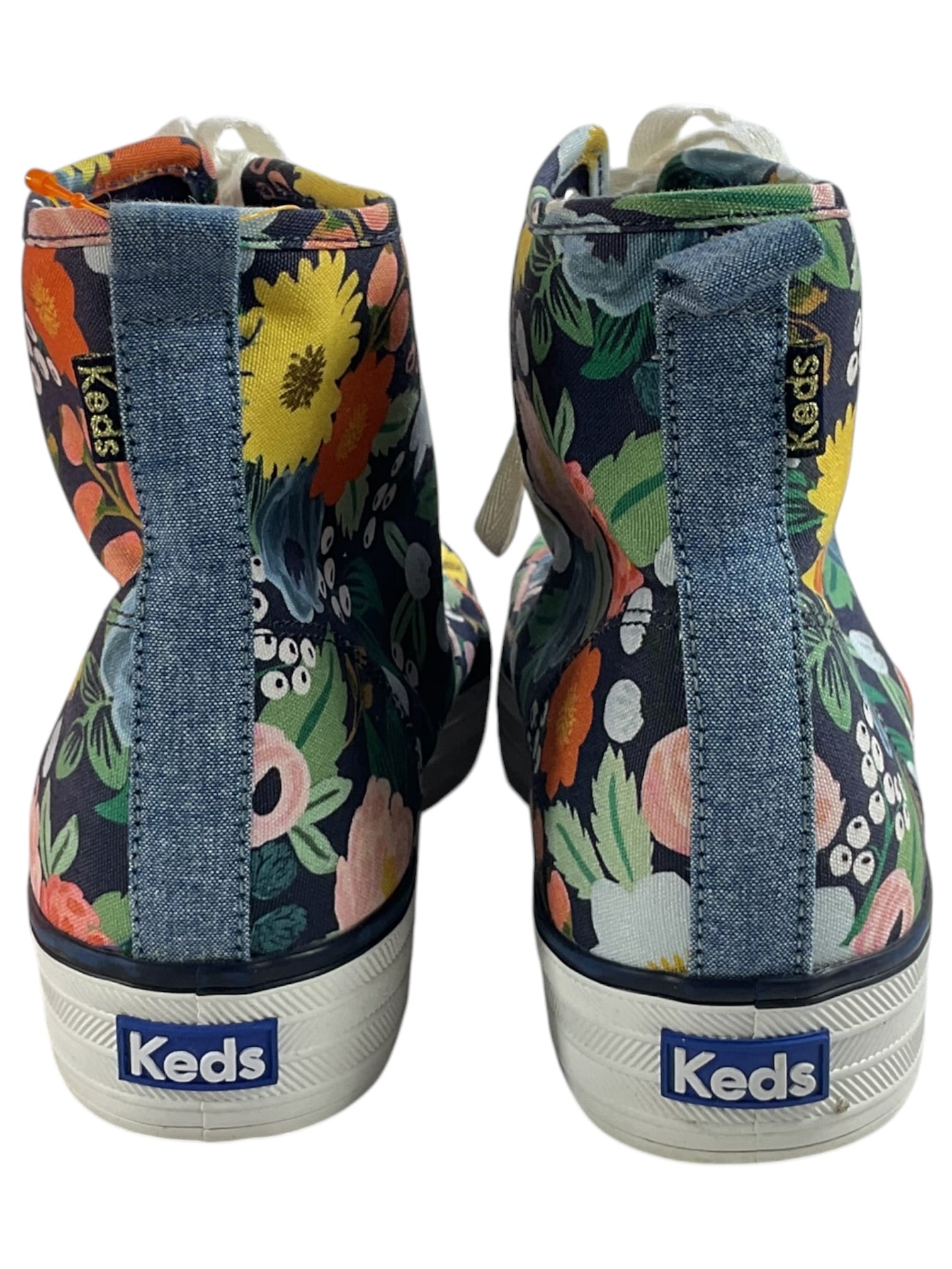 Tenis 8.5
