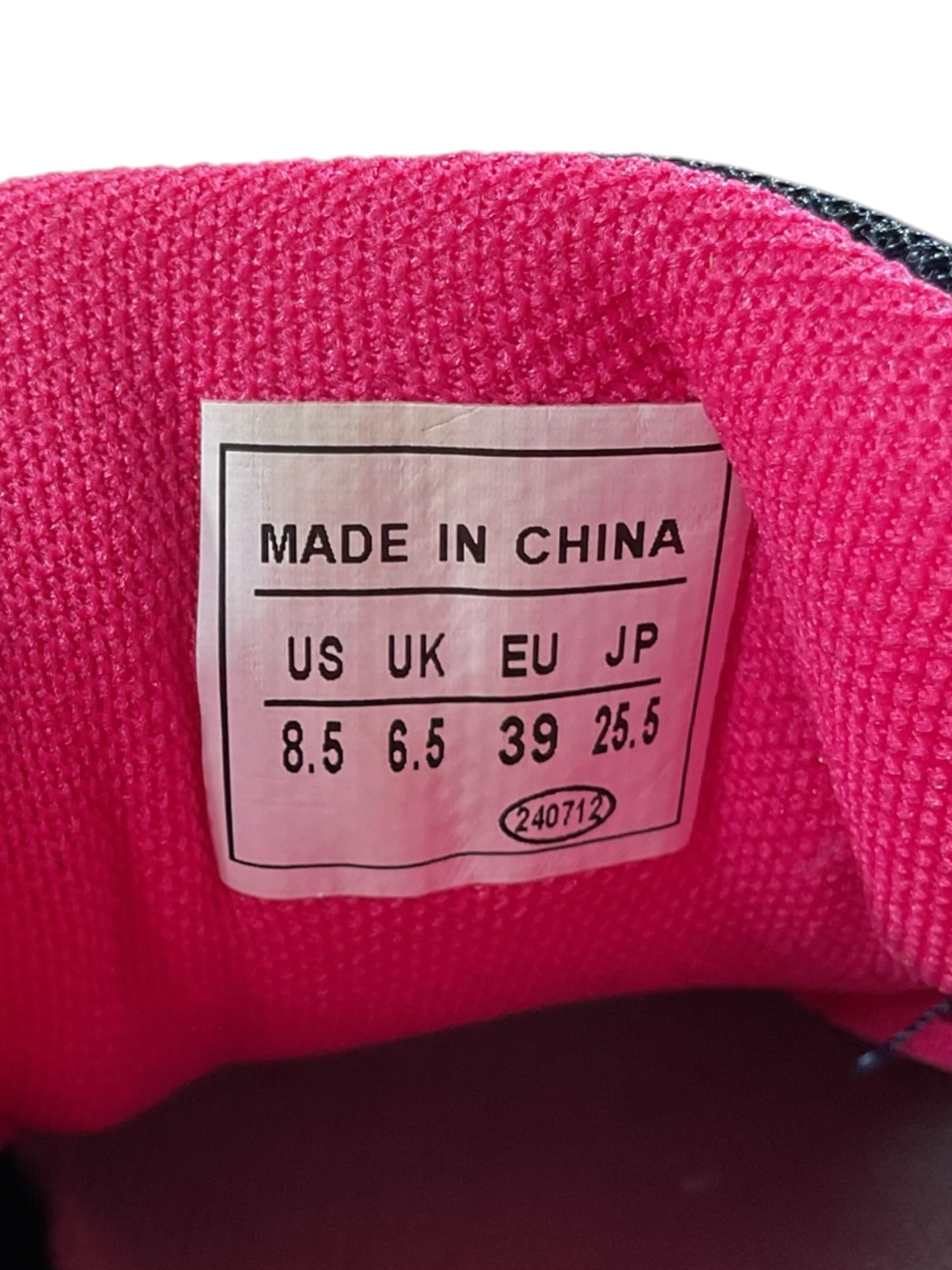 Tenis 8.5