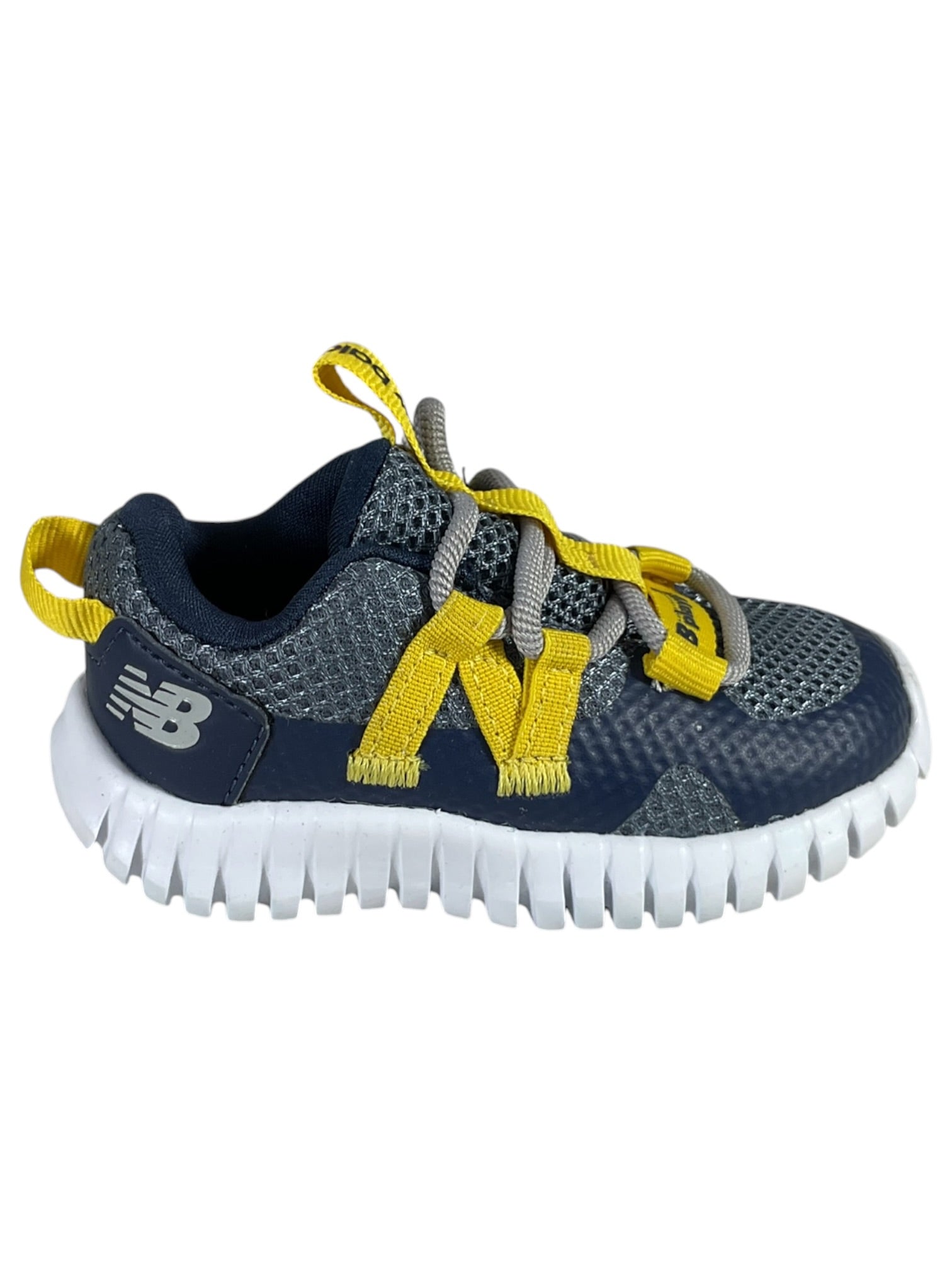 Tenis niño 4 (New Balance)