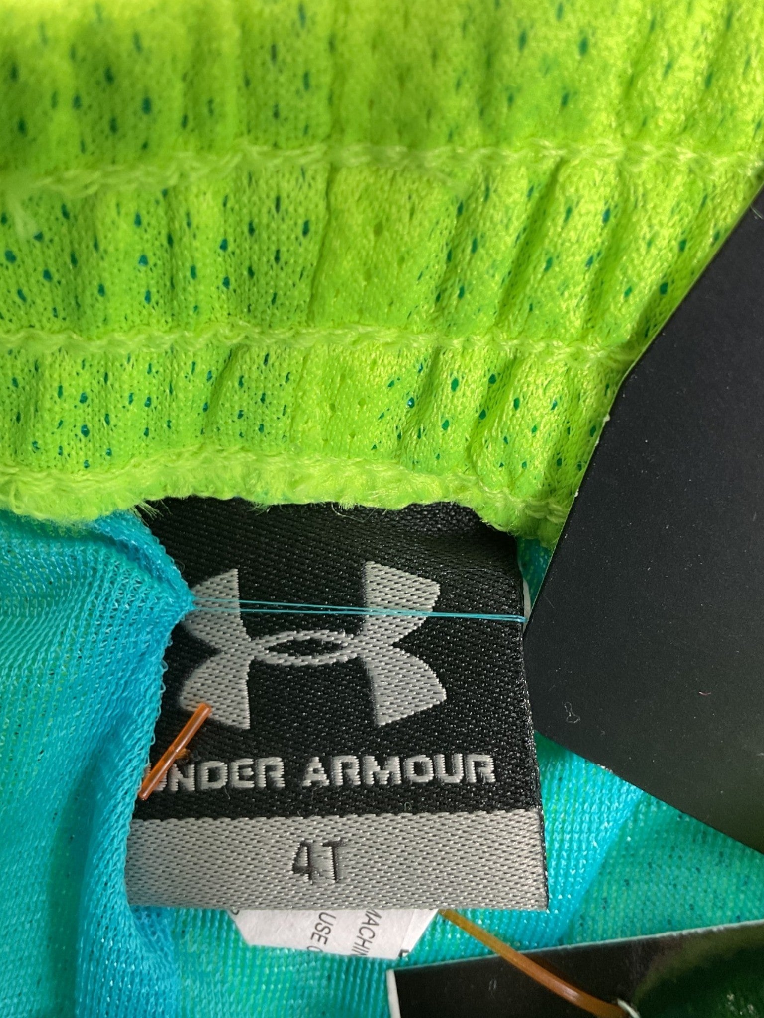 Short niño 4T (Under Armour)