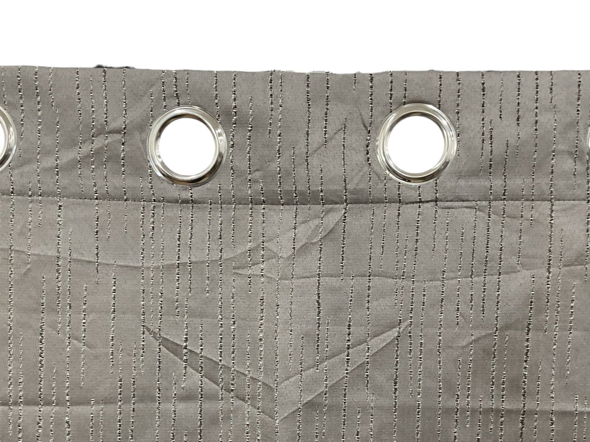 Cortina panel gris con argollas - vista frontal ancha
