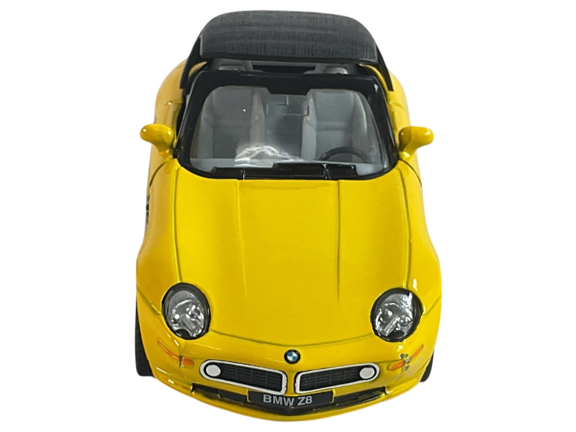 Carro a escala BMW Z8 amarillo vista lateral