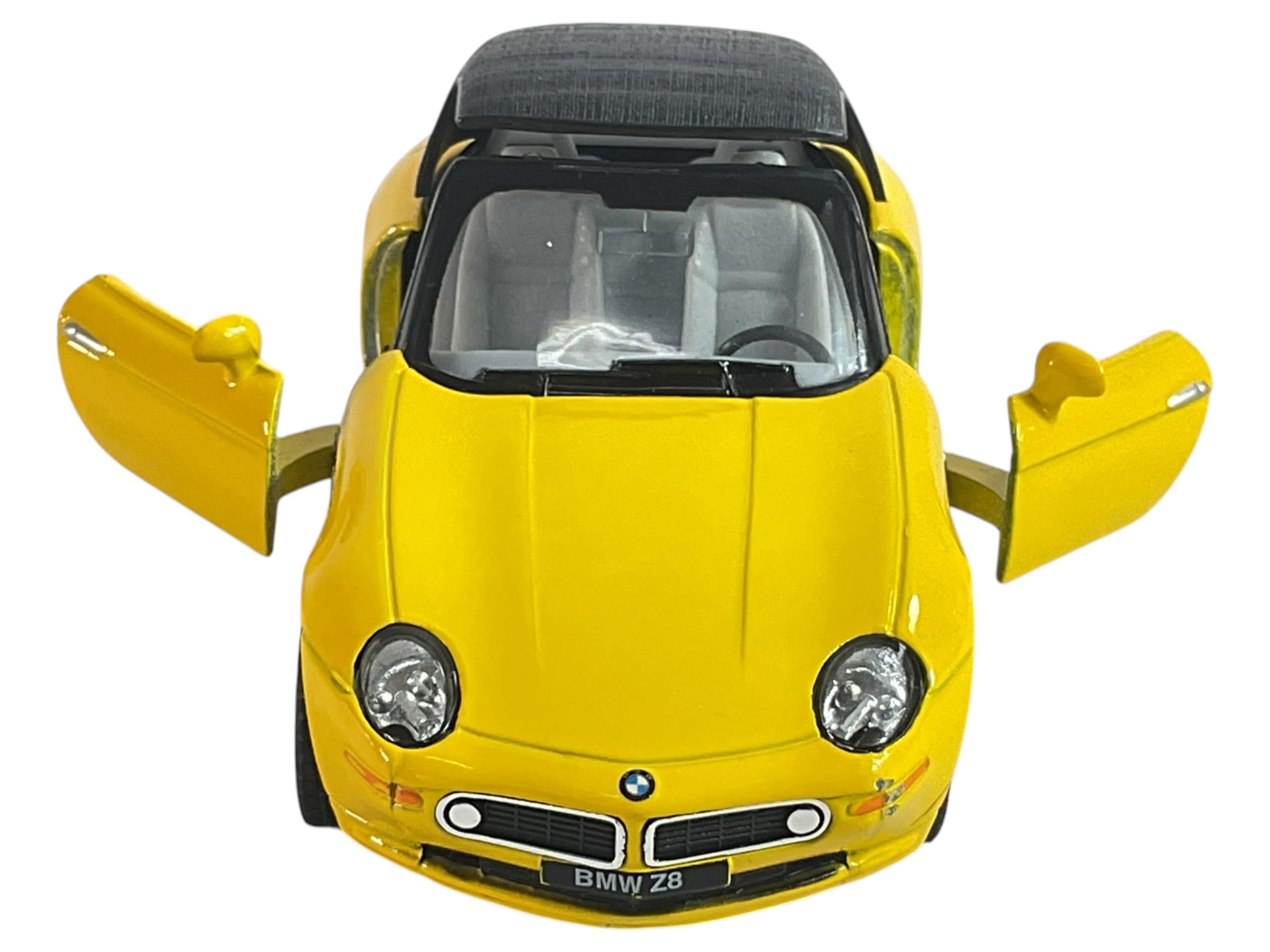 Carro a escala BMW Z8 amarillo vista posterior