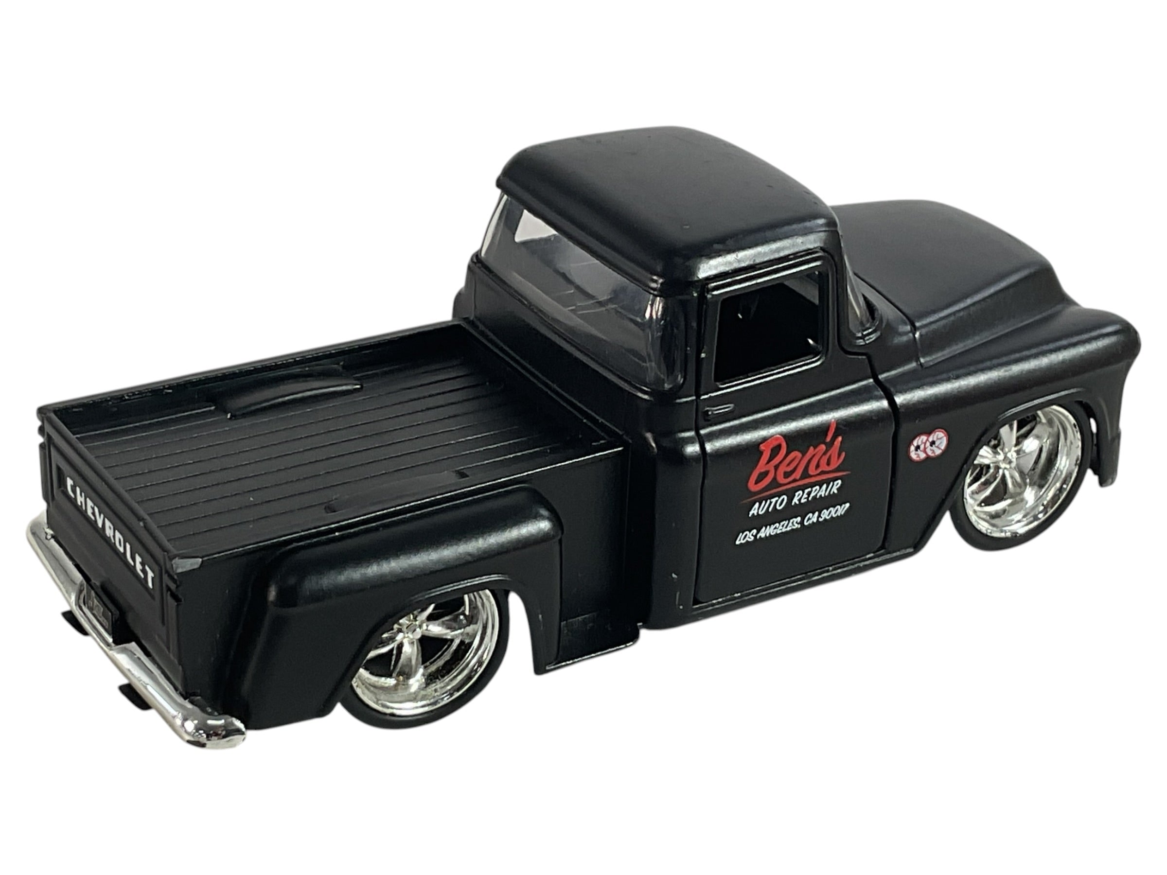 Camioneta pickup de juguete BENOS negra vista frontal con puertas abiertas