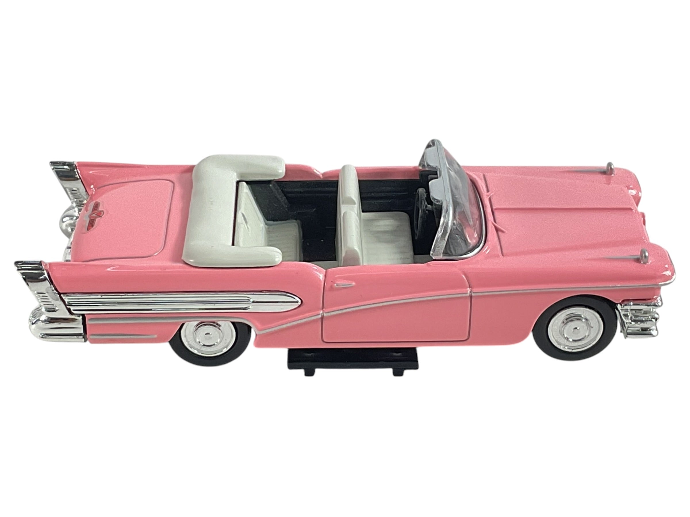 Automóvil convertible Buick color rosa, vista lateral