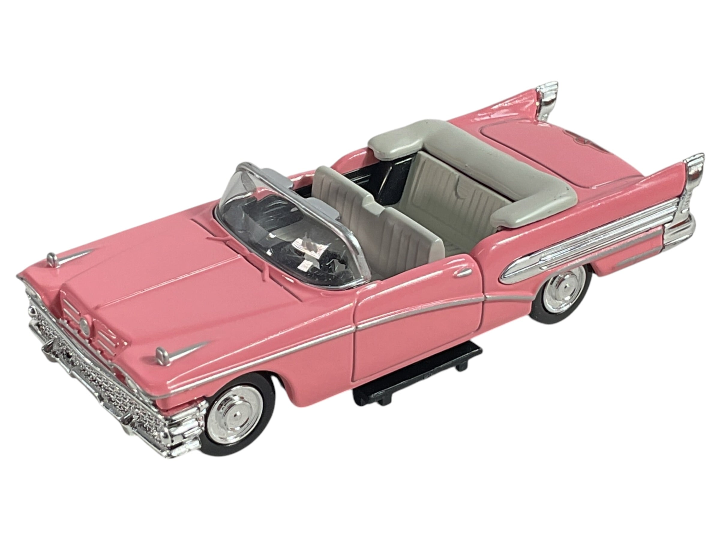 Automóvil convertible Buick color rosa, vista frontal