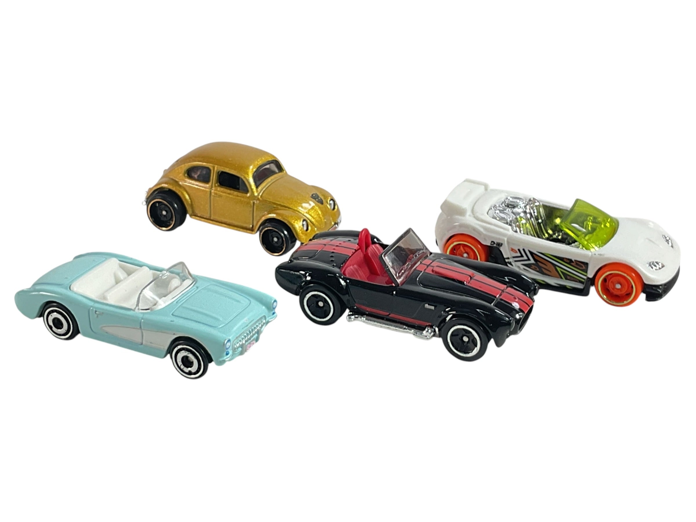 Vista frontal de 4 carritos de juguete