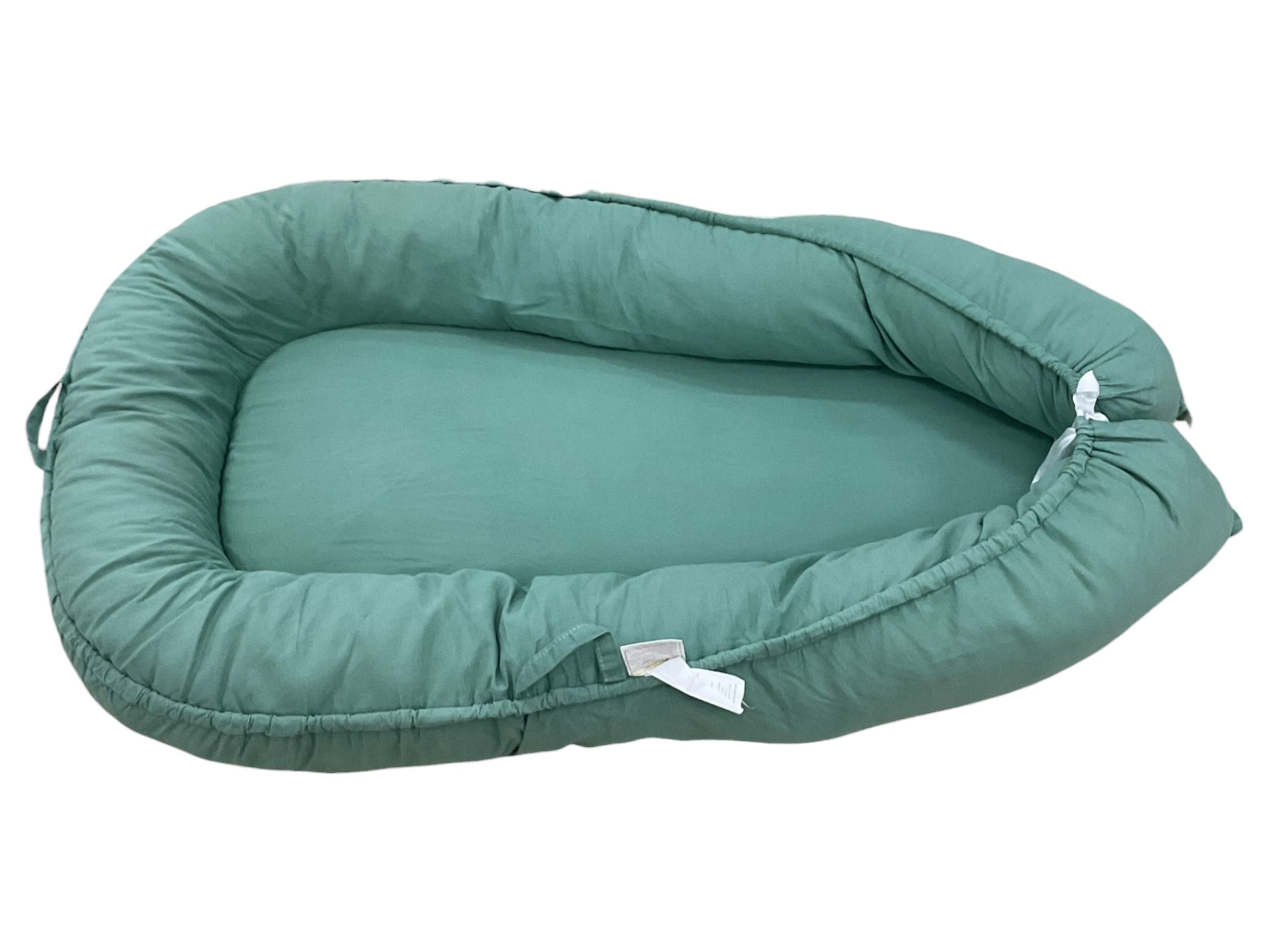 Nido acolchado verde para bebé