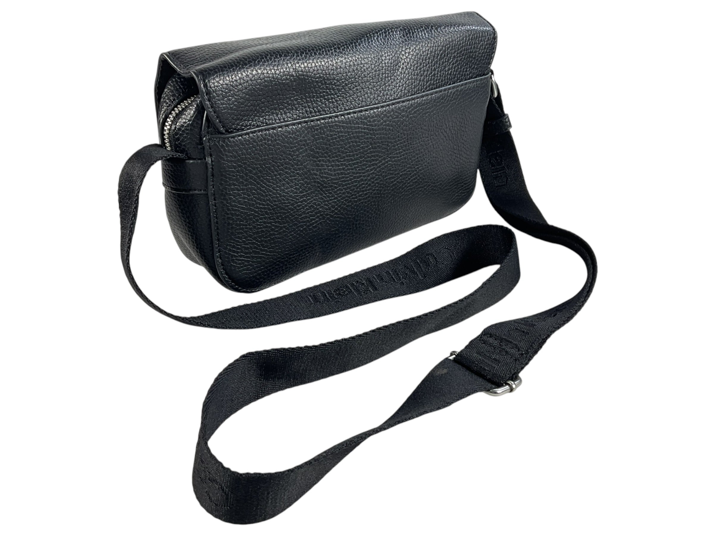 Cartera (Calvin Klein)