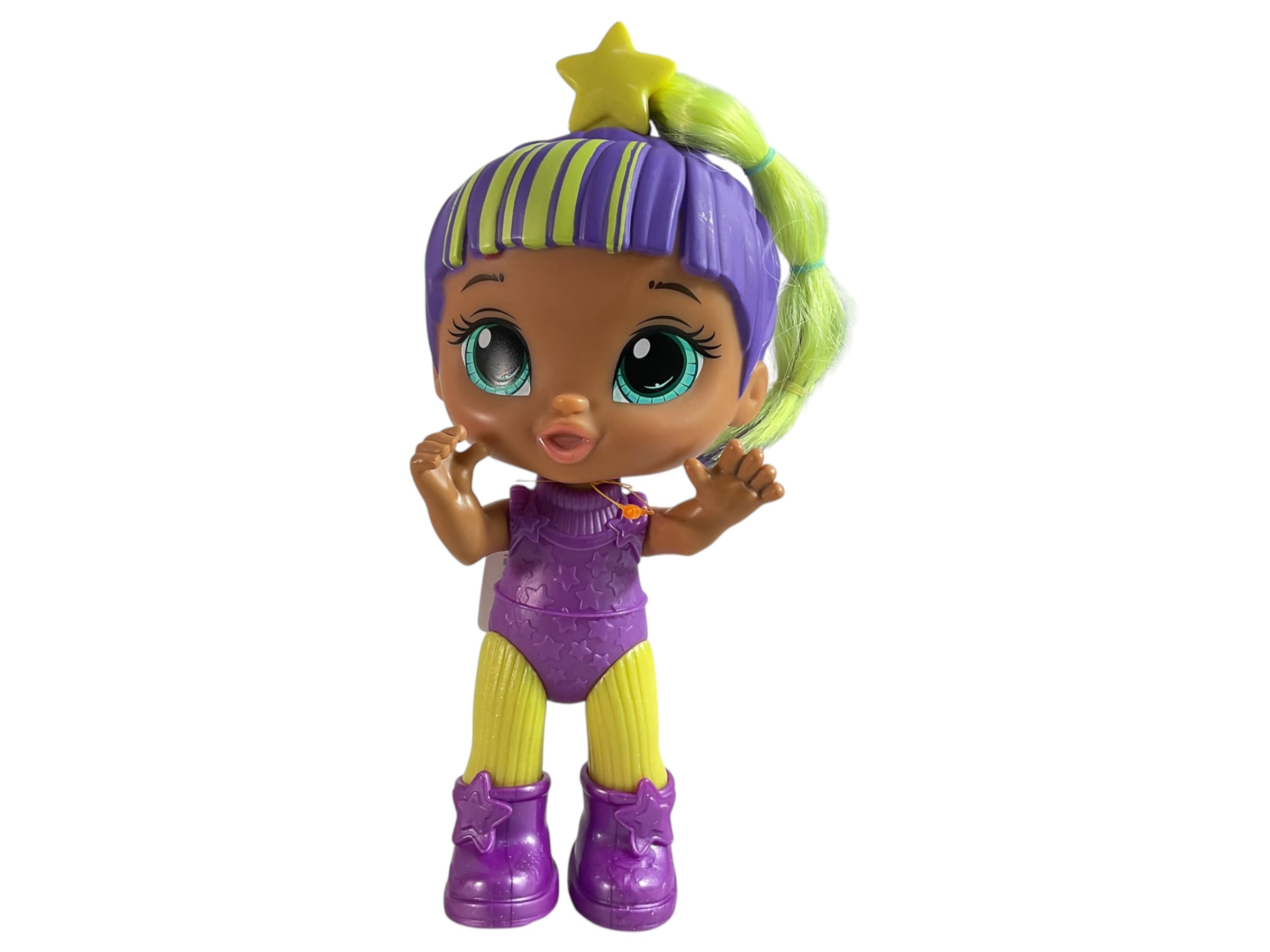 Muñeca Baby Alive usada con vestido morado y botas moradas, vista lateral