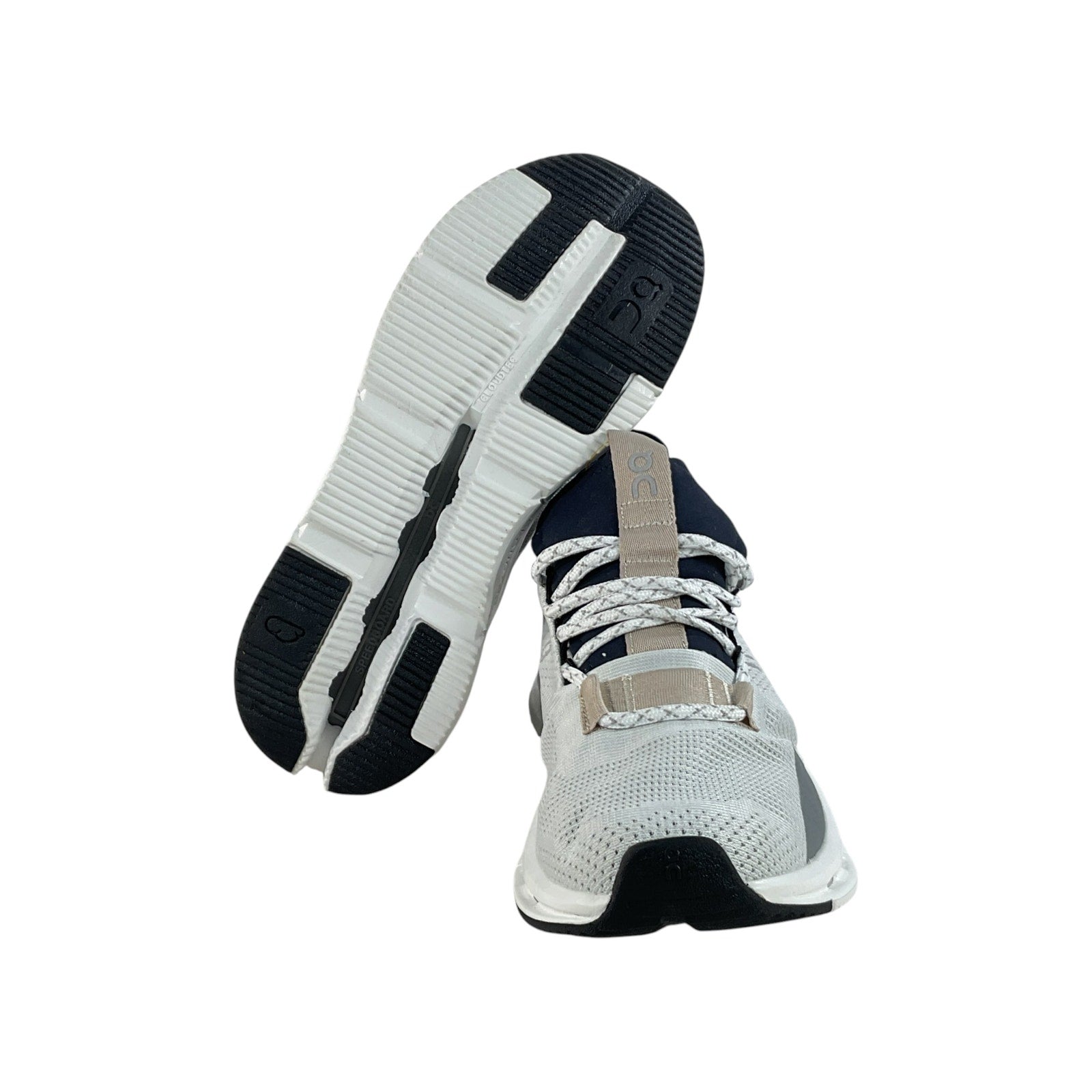 Tenis W7 (On Cloud)
