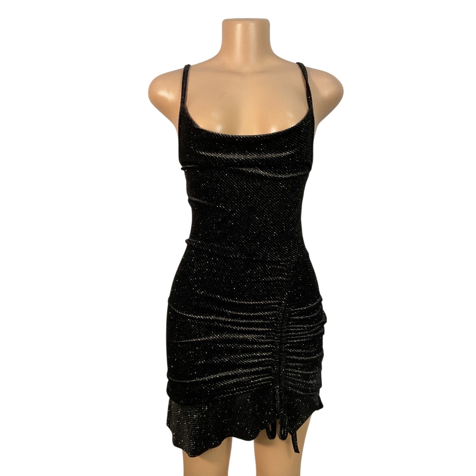Vestido 2 (PRETTYLITTLETHING)