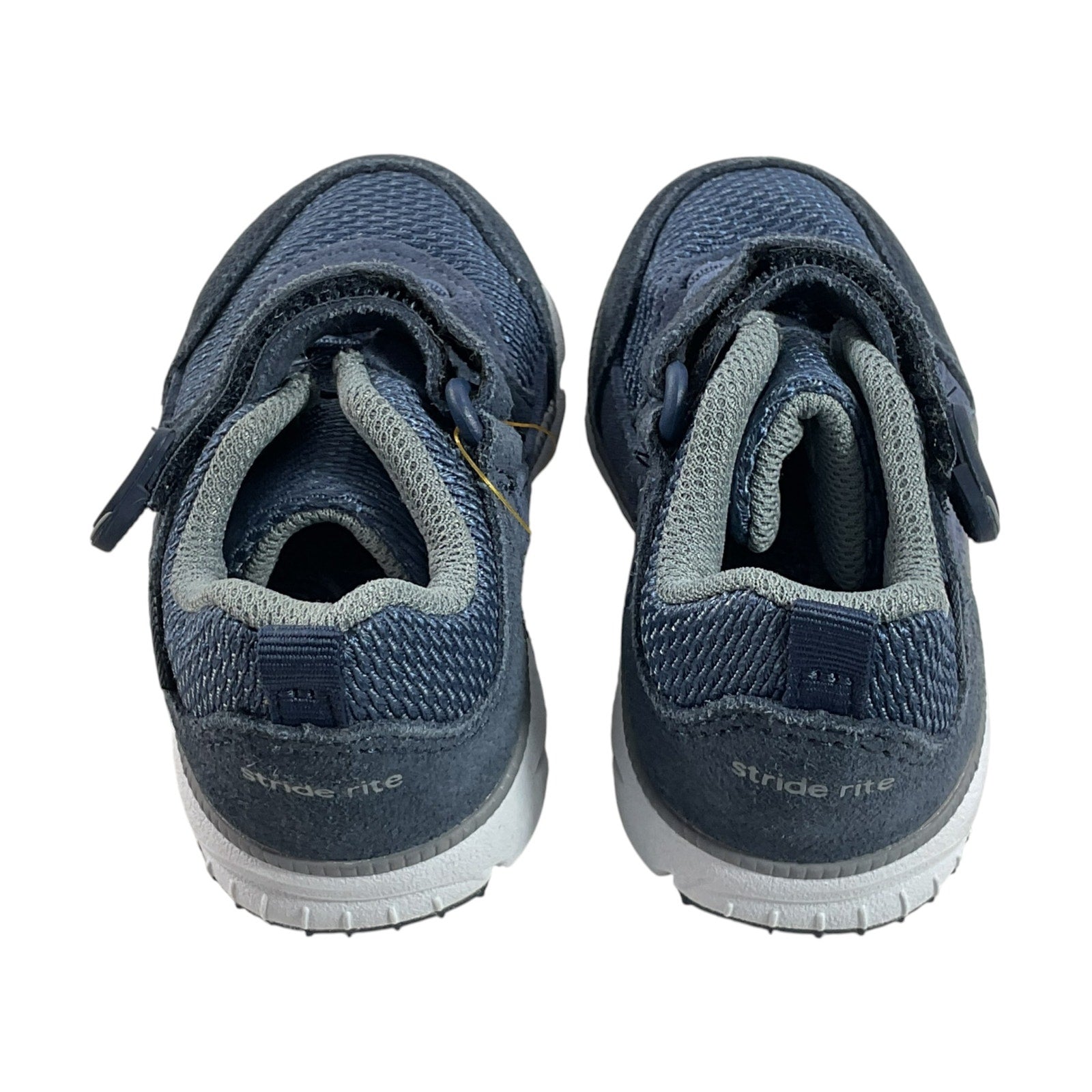 Tenis niño 4