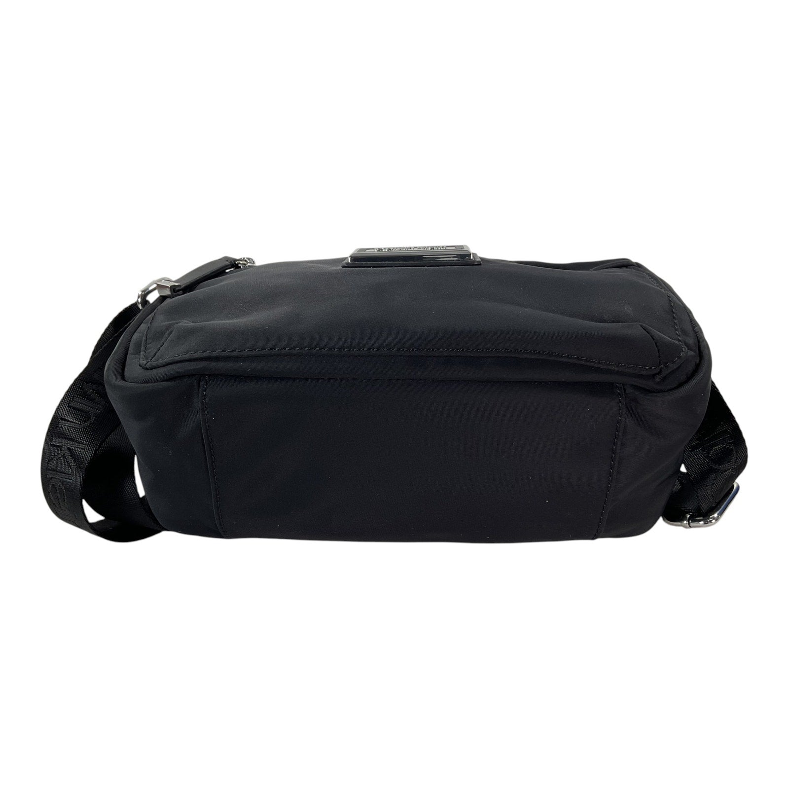 Cartera (Calvin Klein)