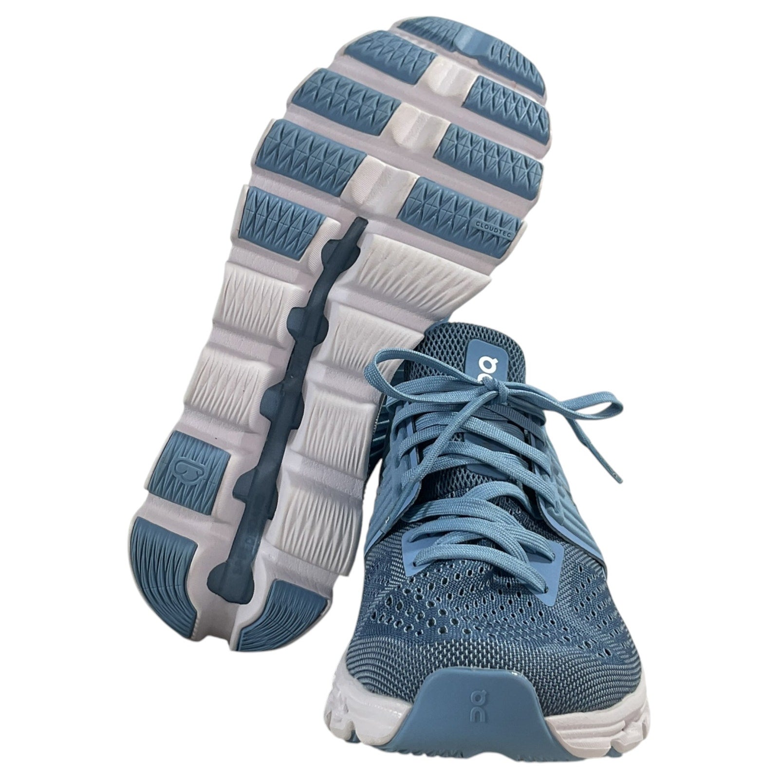 Tenis W8 (On Cloud)