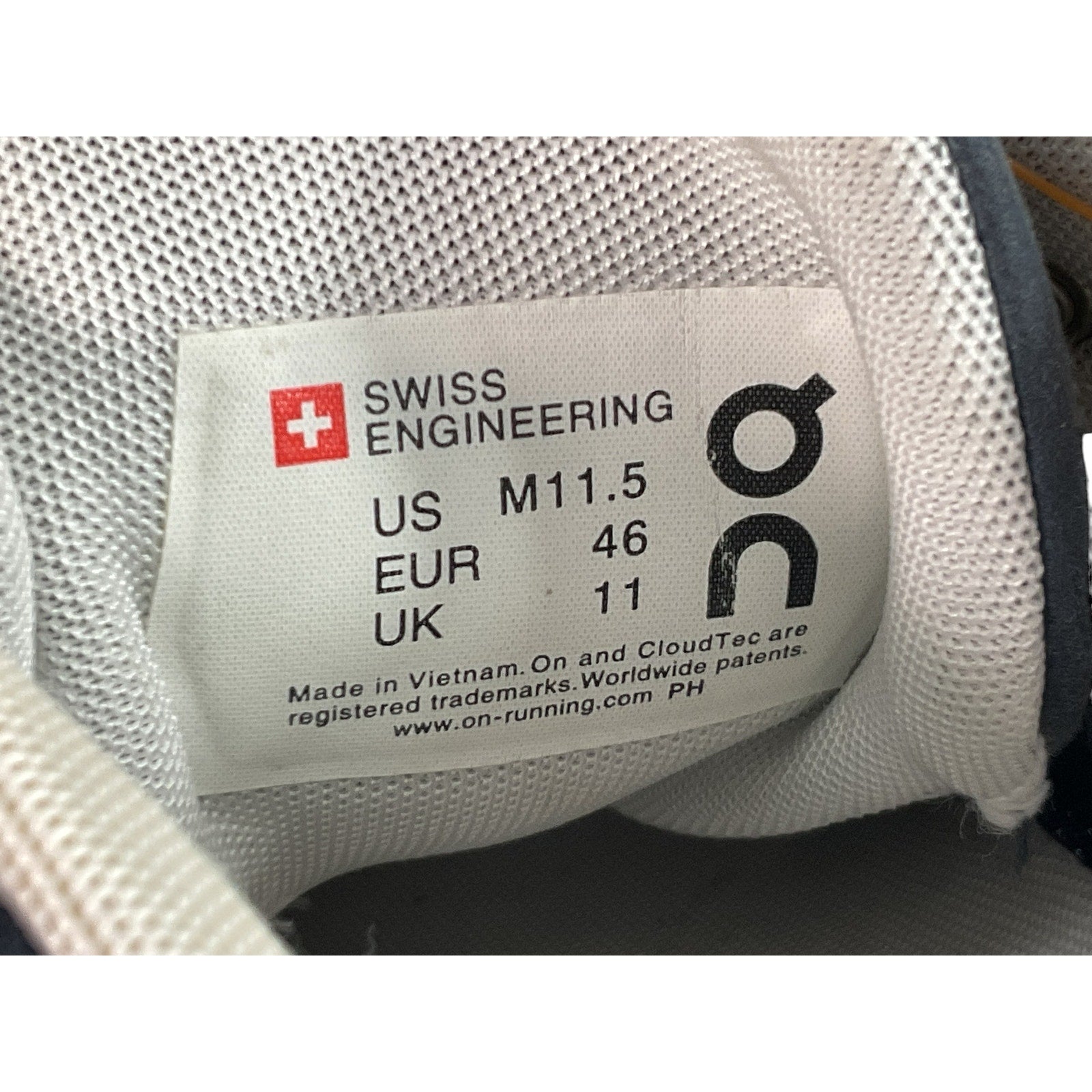 Tenis 11.5 (On Cloud)