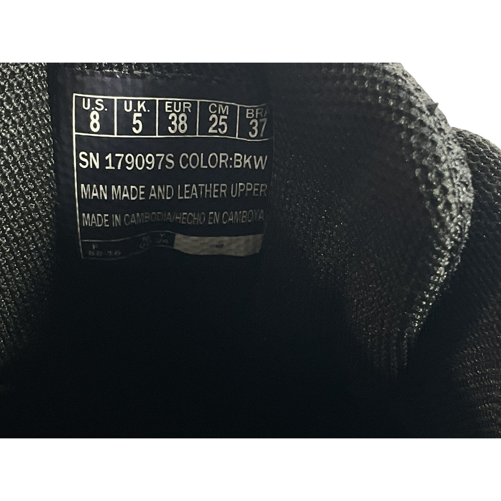 Tenis  8  (Skechers)