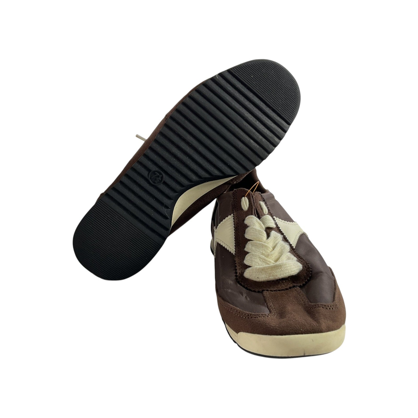 Tenis 7.5 (Universal Thread)