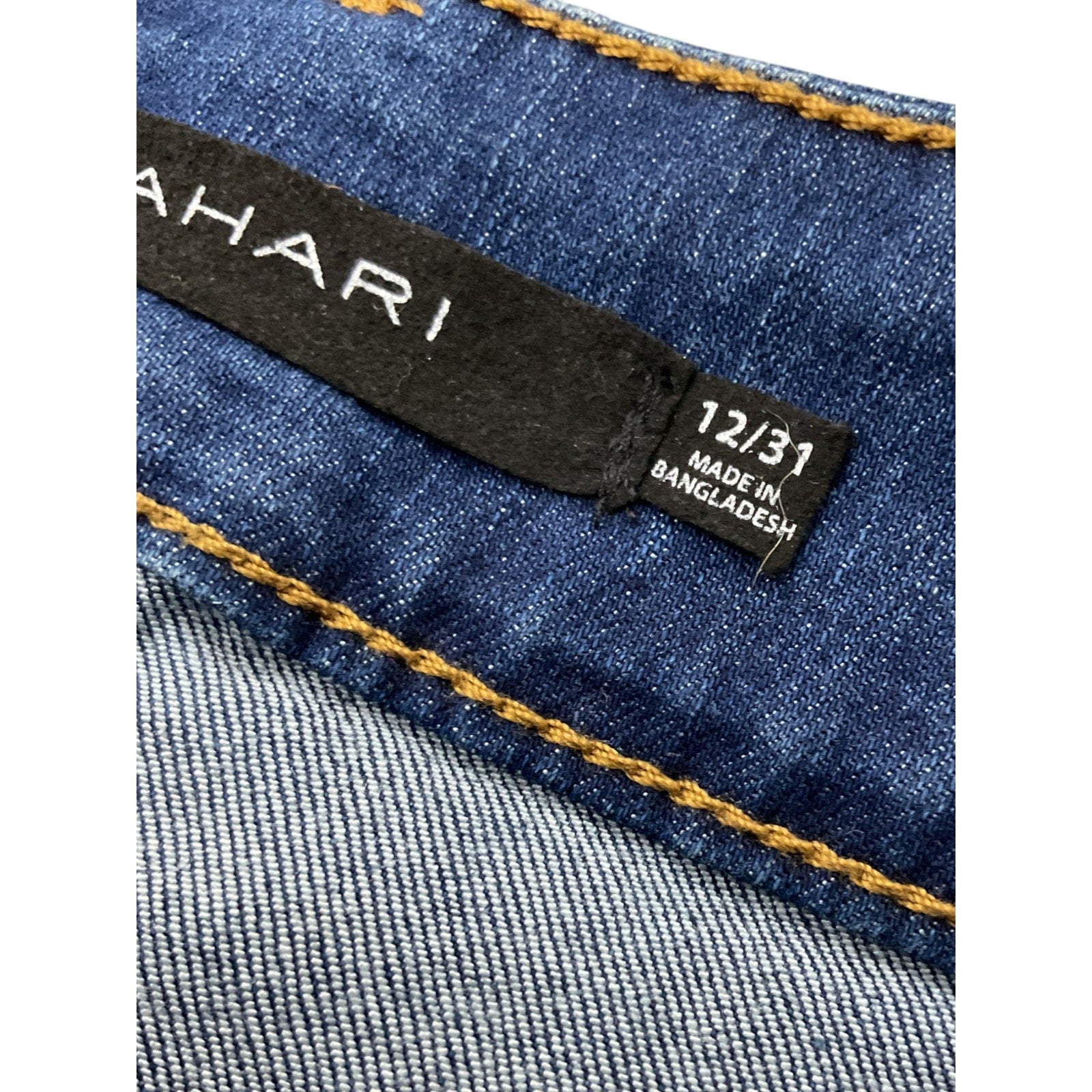 Jean 12 (Tahari)