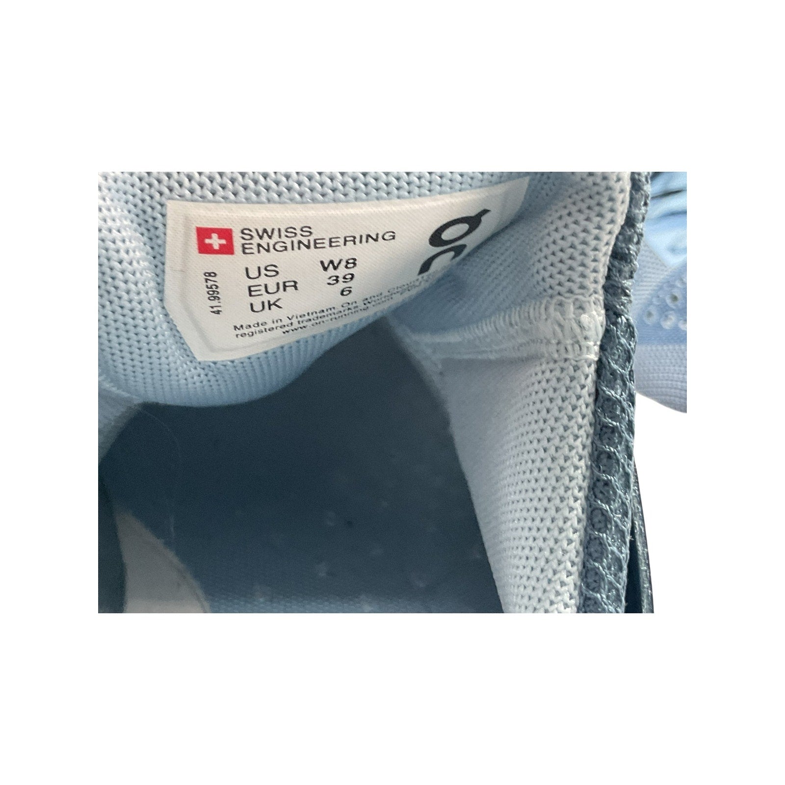 Tenis W8 (On Cloud)